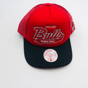Brand New Mitchell & Ness Bulls Logo Red Cap Unisex‎ Original Fit SnapBack Hat
